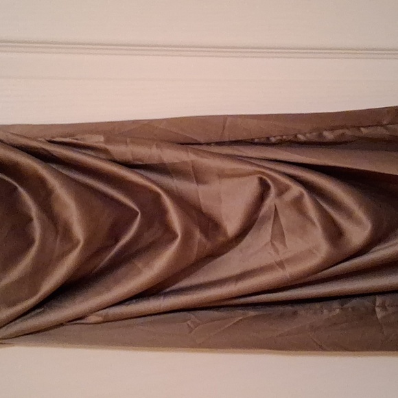 Elegant Brown Sleeveless Dress - Picture 3 of 7